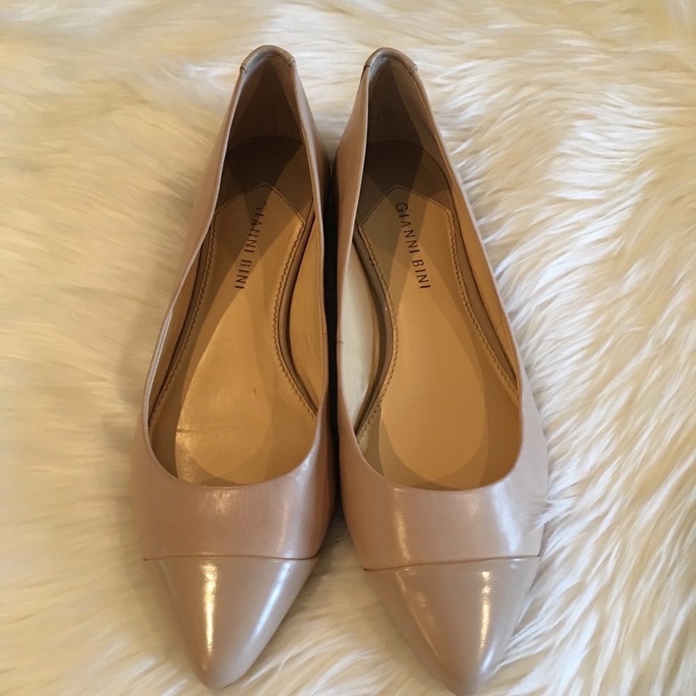 Gianni Bini Blush Leather Capped Toe flats